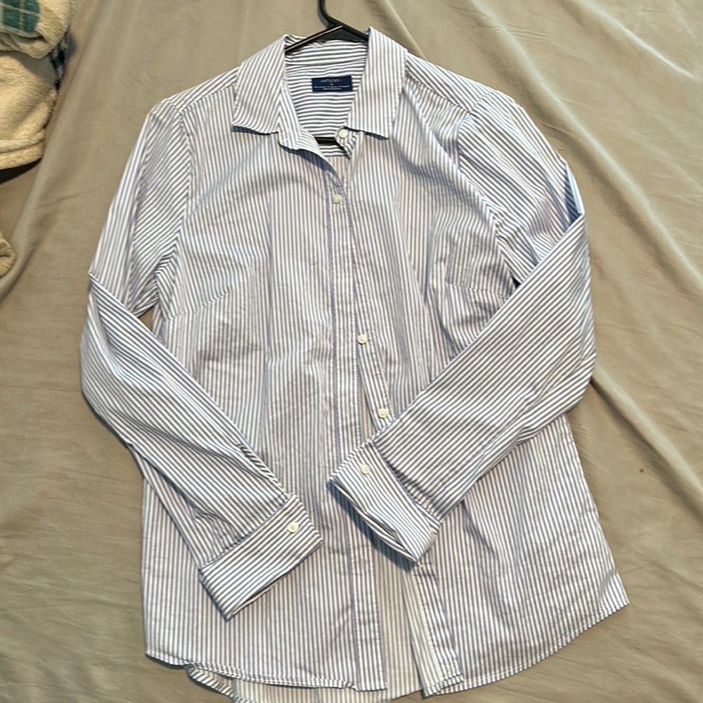Blue and White Striped Untuckit Button Down Shirt Size 8